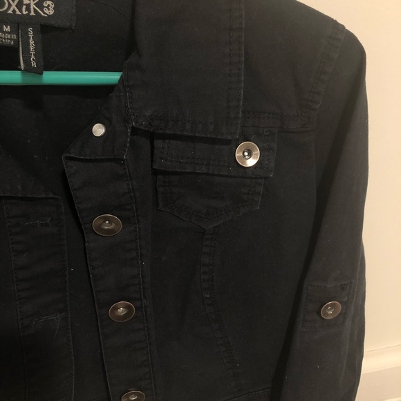 Black Cropped Jean Jacket - Picture 3 of 4